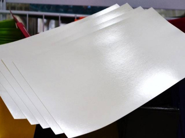 Bề mặt bóng mịn của giấy Couche Gloss