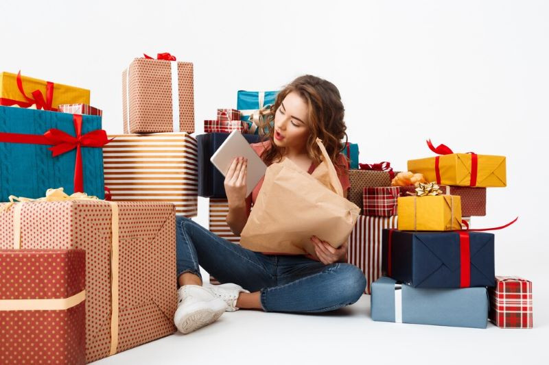 Chọn hộp quà Noel phù hợp với công việc và sở thích của đồng nghiệp