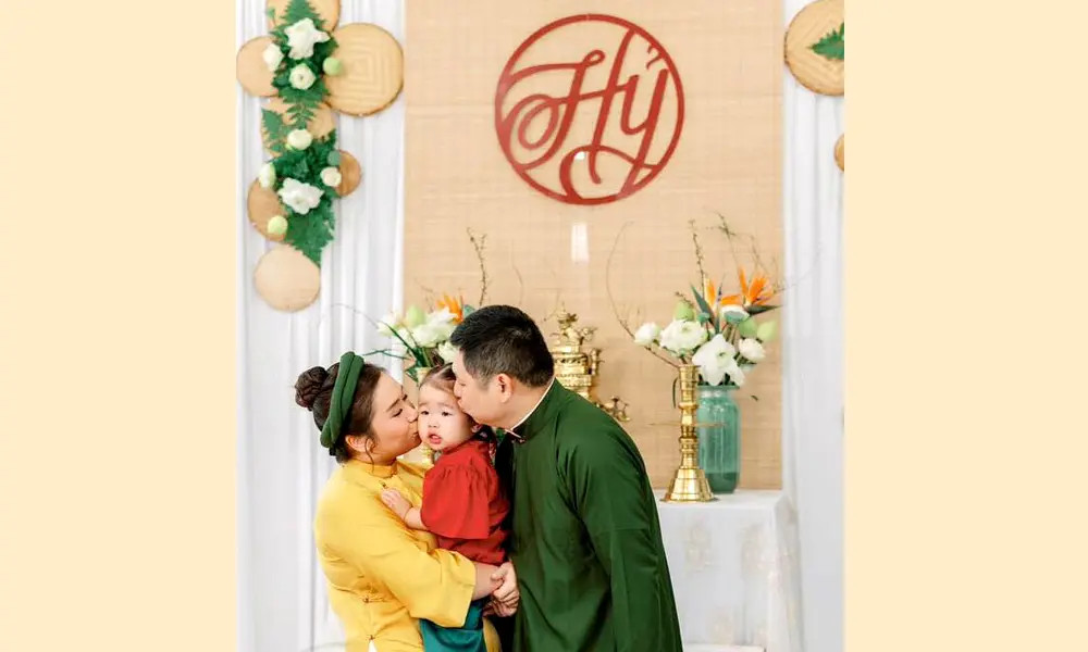 Chữ Song Hỷ được bài trí trang trọng trên bàn thờ gia tiên ngày hôn lễ