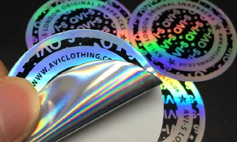 Đặc điểm màng hologram cán bóng tăng tính thẩm mỹ