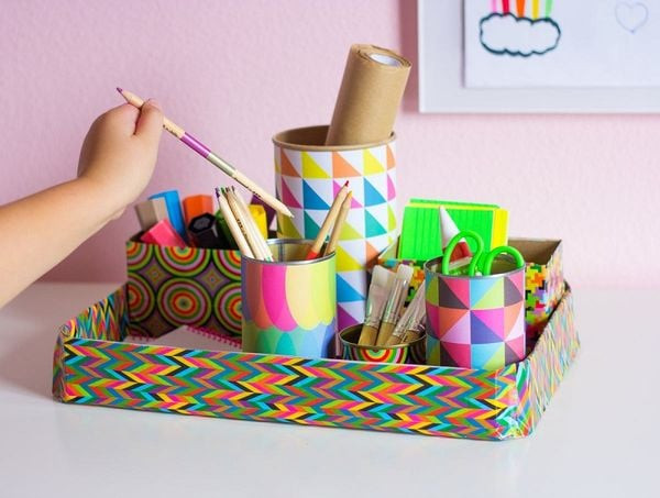 Hộp đựng đồ văn phòng handmade từ hộp giày cũ được trang trí đẹp mắt