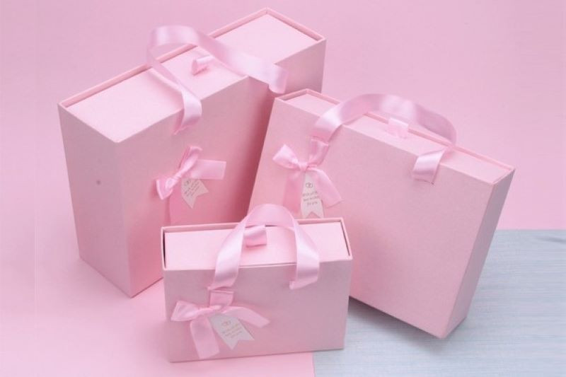 Hộp quà tặng sinh nhật màu hồng pastel dịu dàng, được ưa chuộng bởi bạn nữ