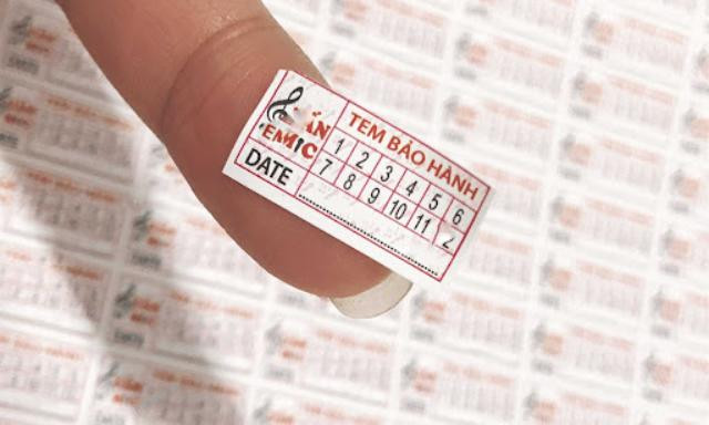 Kỹ thuật bóc tem vỡ cẩn thận để giữ bề mặt sản phẩm nguyên vẹn