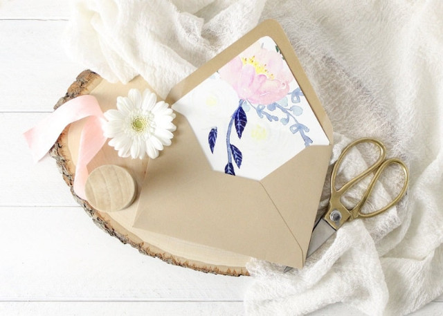 Mẫu phong bì thư handmade với hình vẽ hoa trang nhã