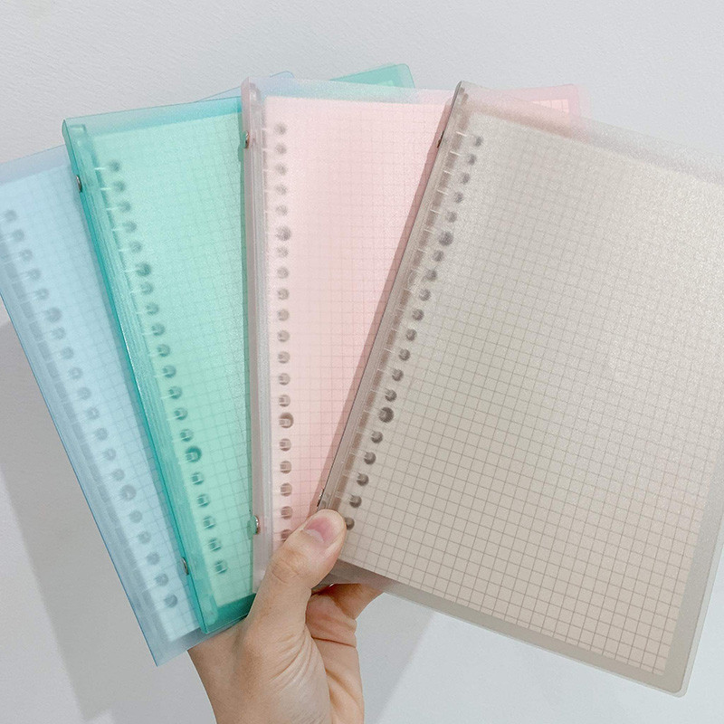 Mẫu sổ lò xo bìa nhựa dẻo cho phép thêm giấy refill dễ dàng