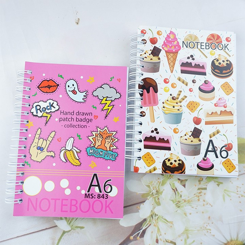 Một mẫu sổ tay lò xo A6 có bìa in hình ngộ nghĩnh, phù hợp làm quà tặng