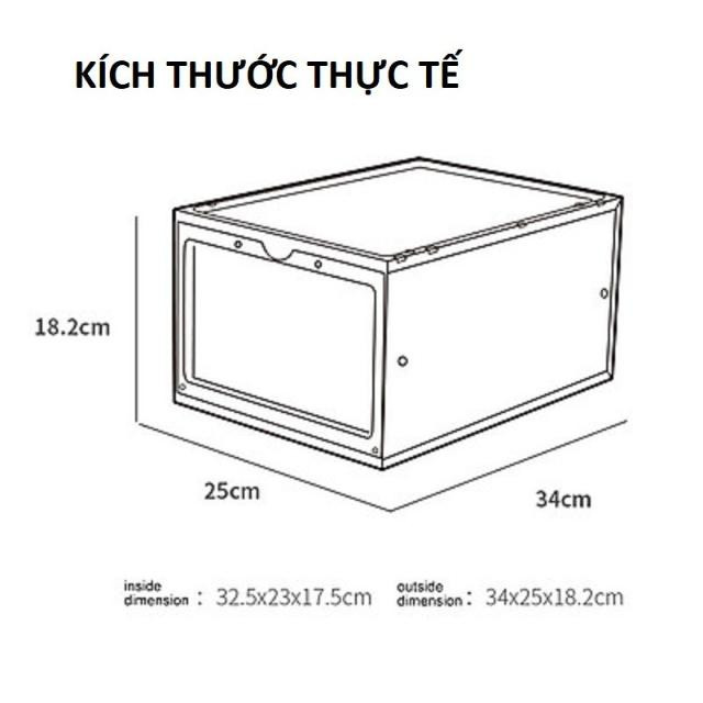 Người dùng đo kích thước giày để chọn hộp phù hợp