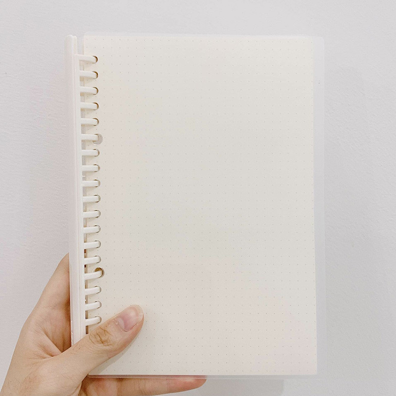 Sổ còng lò xo dạng binder với cơ chế mở còng để thêm hoặc bớt trang giấy