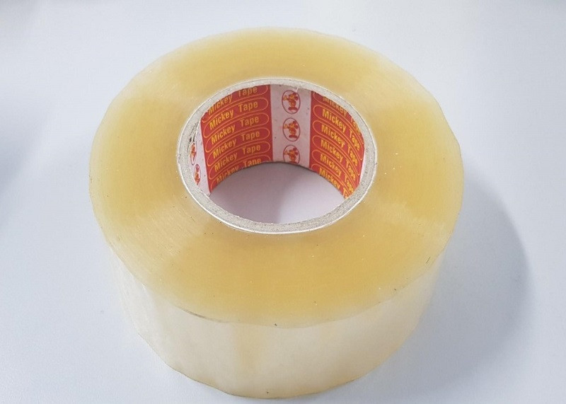 Sử dụng băng dính để gỡ tem vỡ một cách nhanh chóng