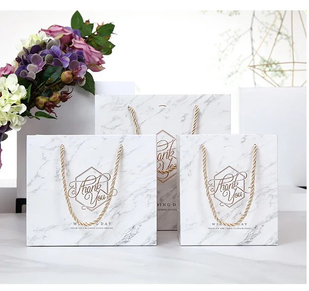 Trang trí hộp quà cảm ơn độc đáo