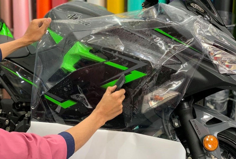 Ứng dụng decal nhựa dán trang trí xe cộ