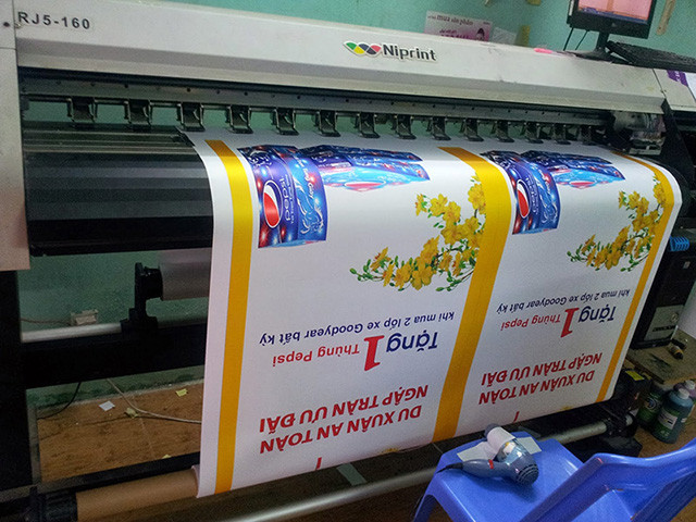 Ứng dụng in decal trong văn hóa phẩm và quảng cáo